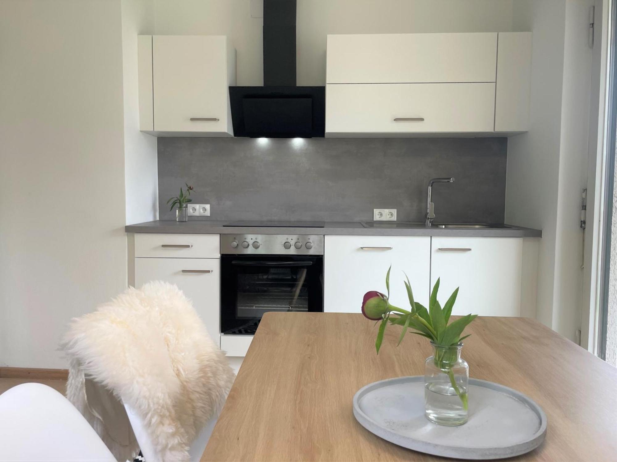 Crown Living Design Apartment - 2 Schlafzimmer - Kueche - Gratis Parkplatz - Abstellraum Fuer Fahrraeder/Ski Mader ภายนอก รูปภาพ